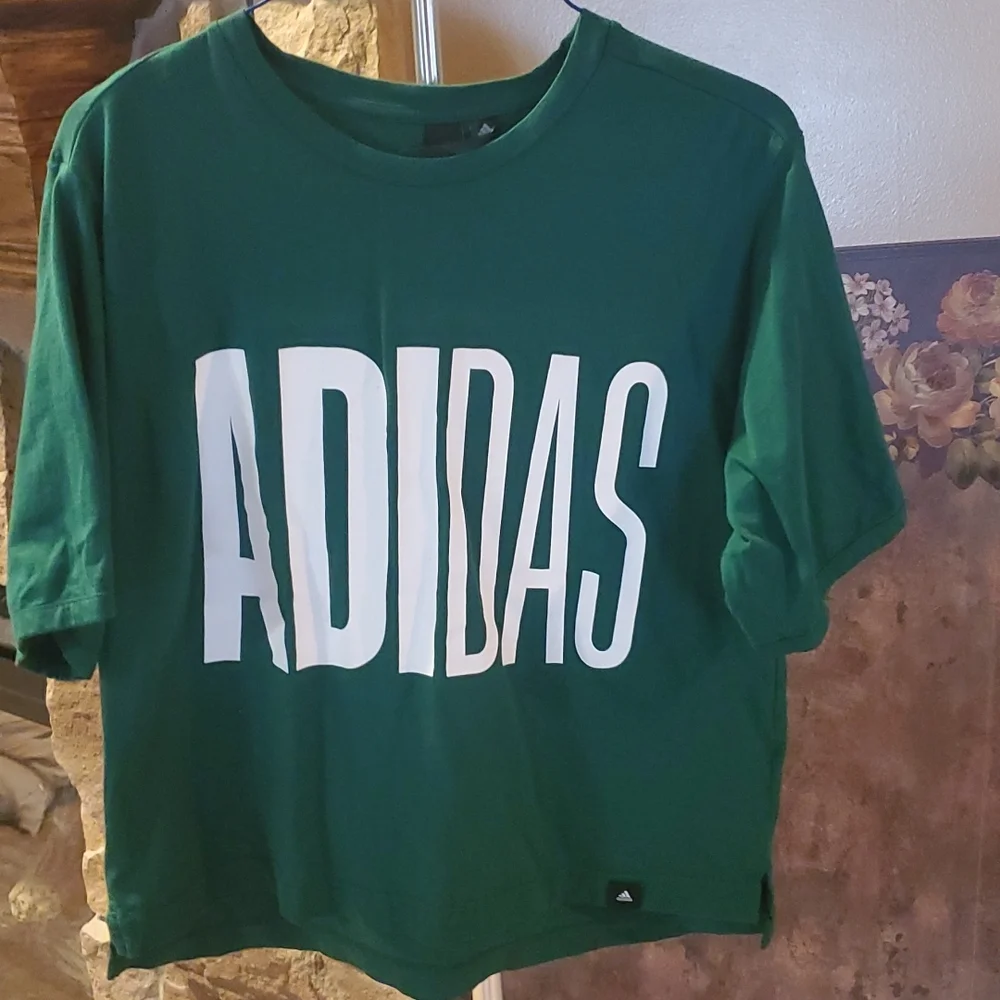 Adidas top - Picture 1 of 3